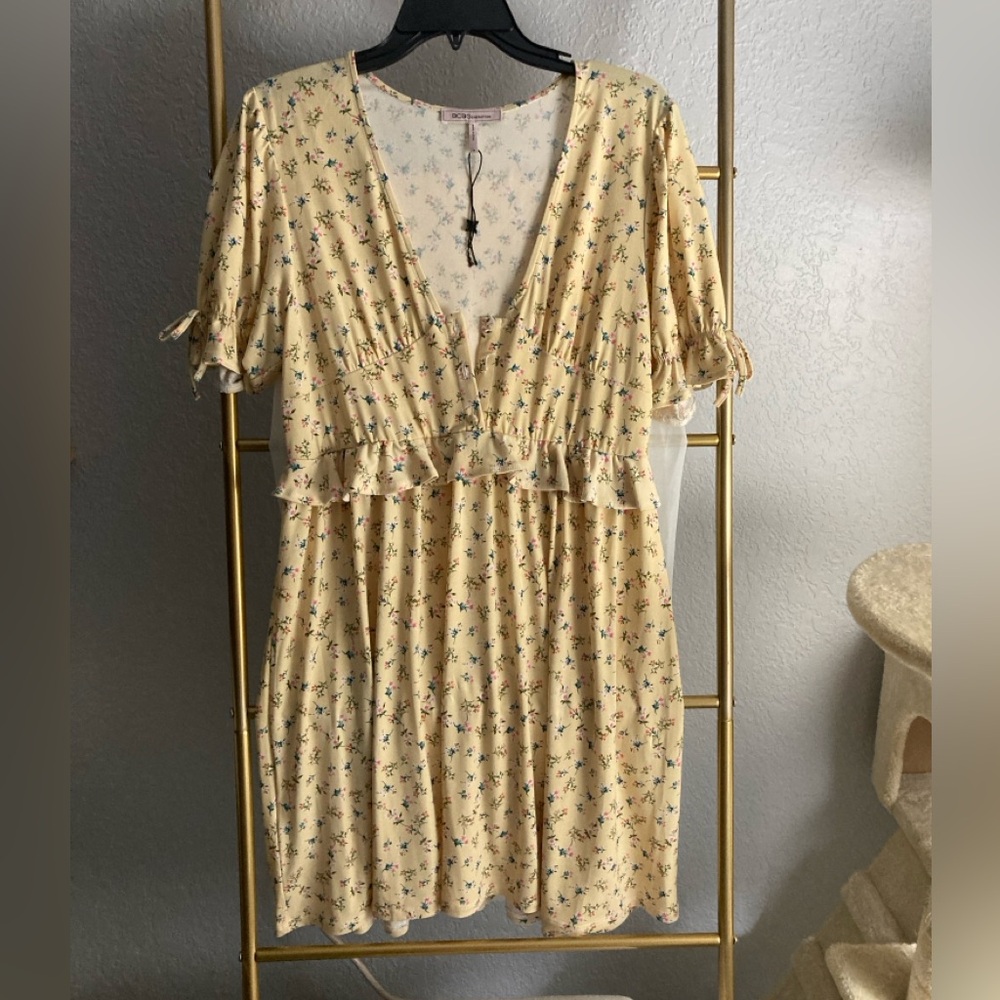 New BCBG dress M